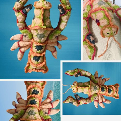 Amigurumis.modele homard multicolore au crochet fait main. taille environ 50x30 cm ,style  fleur africaine.tutoriels en format pdf