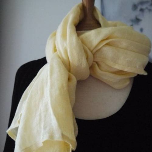 Cheche, foulard étamine de lin jaune, souple et léger