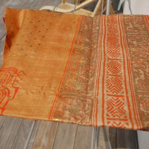 Long cheche en soie réalisé dans un ancien sari indien - modèle unique - orange et doré