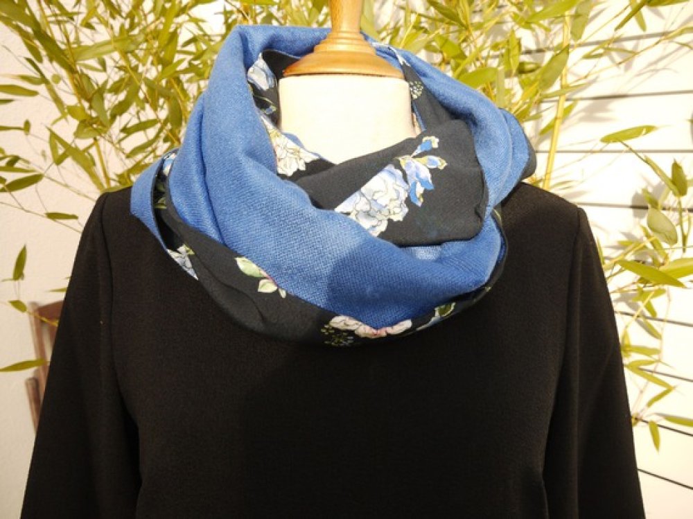 Tour du cou double ou snood foulard circulaire en velours bleu