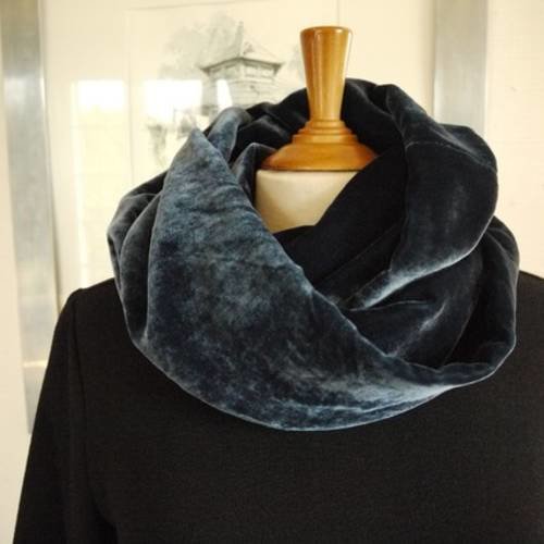 Snood - tour du cou - foulard circulaire - velours de soie bleu  foncé - col capuche 