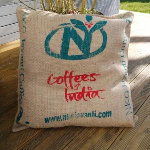 Coussin de sol réalisé en toile de sac à café inde - recyclage upcycling 
