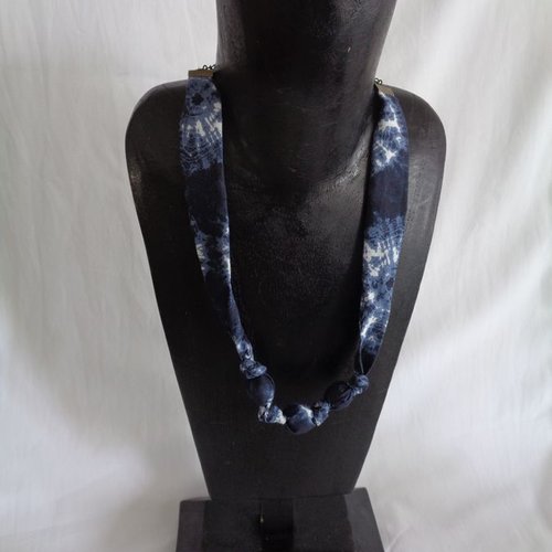 Collier ultra léger en coton très doux motif tie & die, bleu & 3 bouless