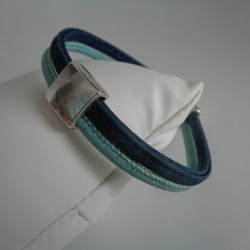 Bracelet en cordons de liège bleu marine et bleu clair passant carré
