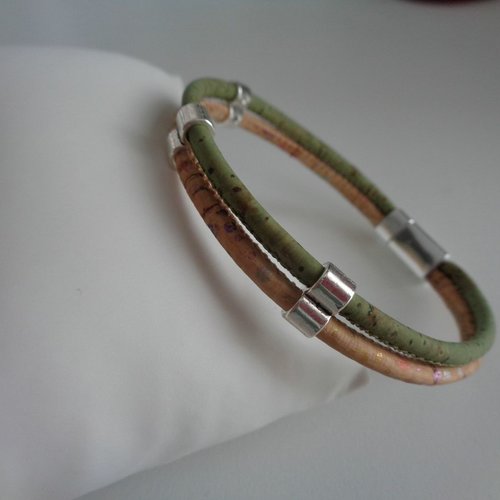 Bracelet en cordons de liège naturel et vert amande