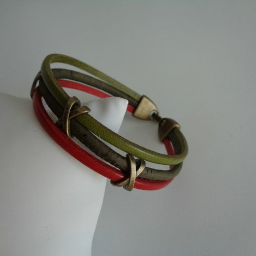 Bracelet en cuir vert et rouge, et cordon de liège brun, 3 passants