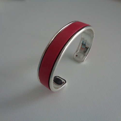 Bracelet manchette laiton et cuir lisse fushia