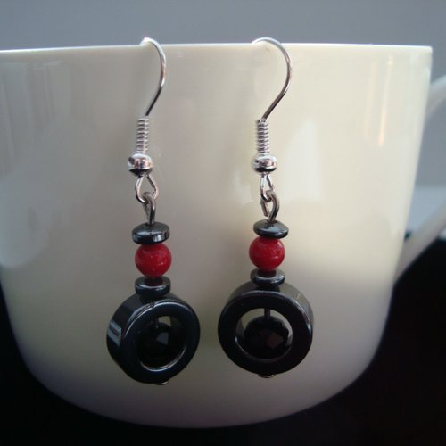 Boucles d'oreilles hématite et perles noir et rouge