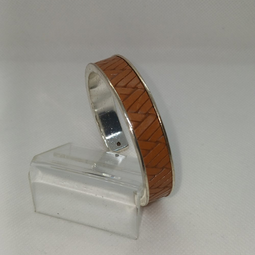 Bracelet manchette laiton et cuir travaillé camel