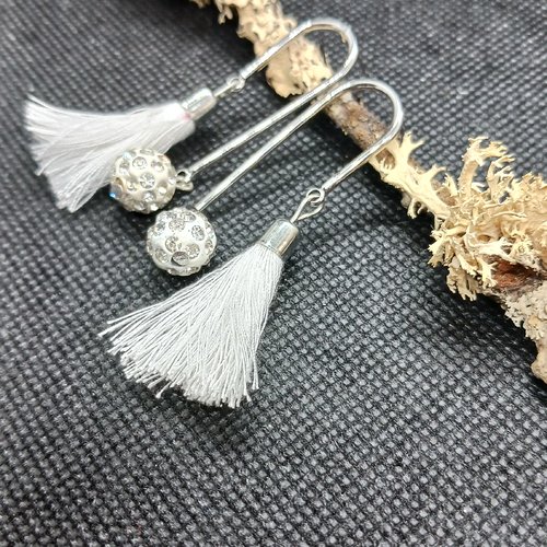 Boucle d'oreilles "fer à cheval" chic blanches
