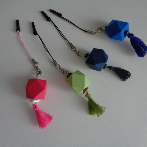 Plug anti poussière pour téléphone - perle bois et pompon