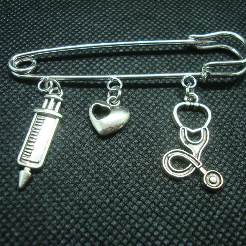 Broche dédicace aux métiers de soignants