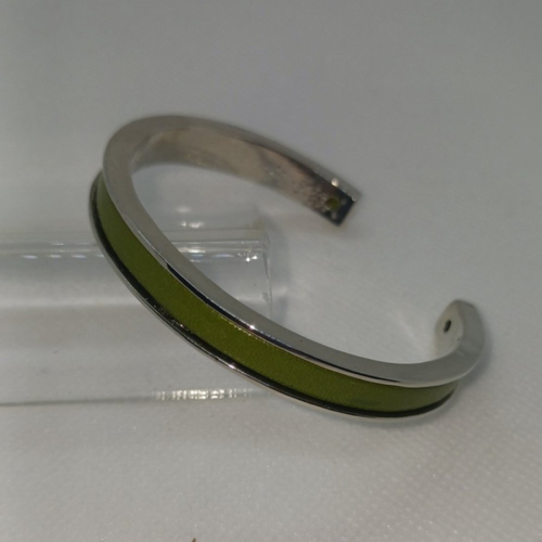 Bracelet manchette en laiton et cuir vert