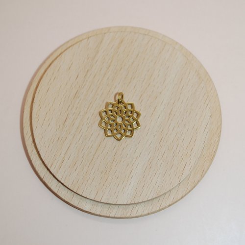 Breloque mandala doré en acier inoxydable 19x17mm pour création de bijoux, vendu a l unite