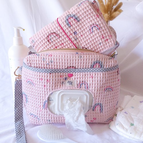 Ensemble change bébé rose – pochette à langer + tapis imperméable – kit à langer bébé fille arc en ciel