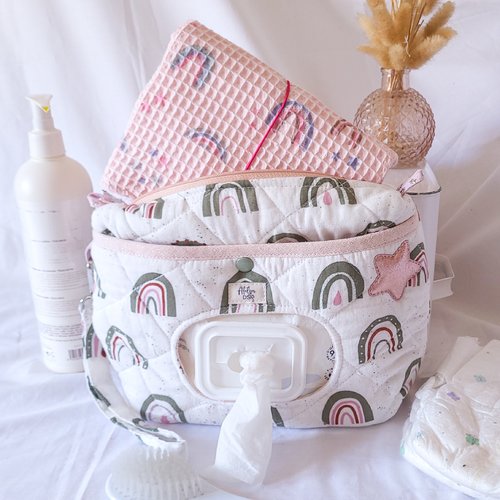 Ensemble change bébé rose – pochette à langer + tapis imperméable – kit à langer bébé fille arc en ciel