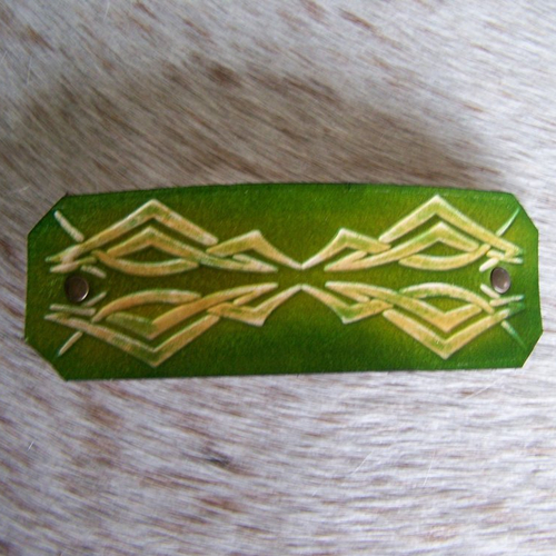 Barrette à cheveux en cuir artisanale,vert, tribal, celtique, fermeture métallique par clip