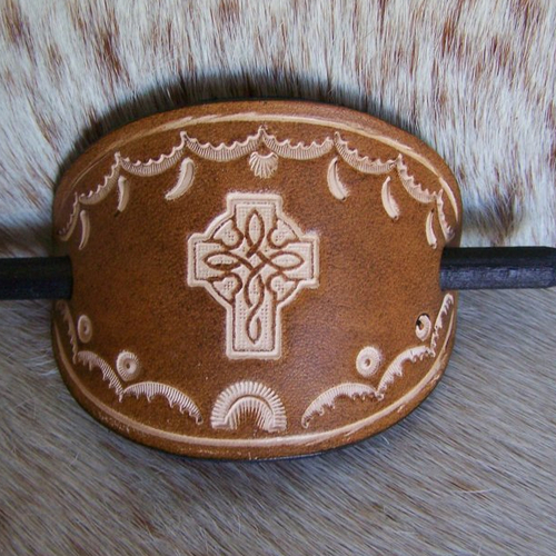 Barrette celtique en cuir, décor croix celtique