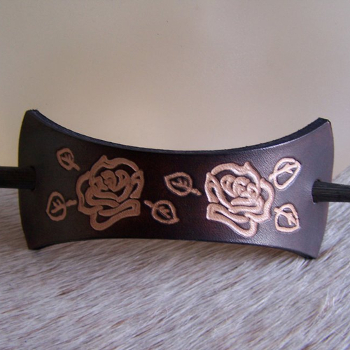 Barrette en cuir, brun chocolat, décorée de petites roses