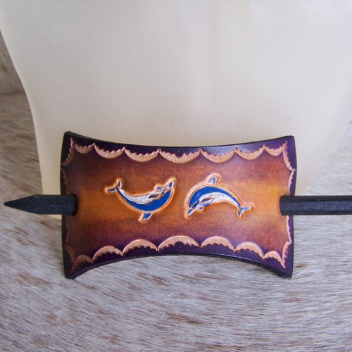 Barrette à cheveux en cuir originale violet/prune et jaune décorée de dauphins
