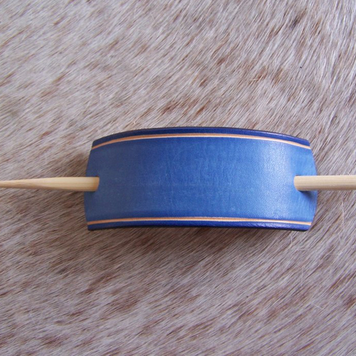 Barrette minimaliste en cuir bleu, décorée d'un filet, taille moyenne à grande