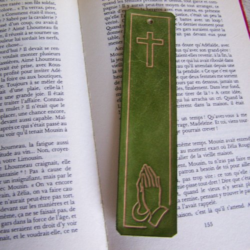 Marque page religieux en cuir vert, personnalisable à la demande