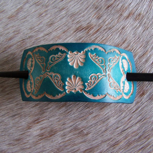 Barrette artisanale en cuir turquoise, style art déco,taille moyenne à grande