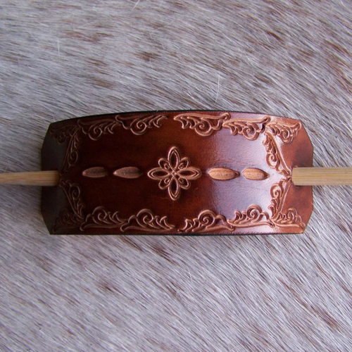 Barrette en cuir brun, taille moyenne à grande, esprit art déco