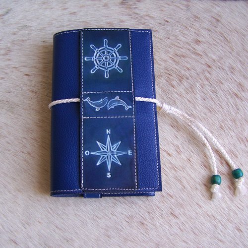 Protège livre en cuir bleu, decor marin, pour livre de poche, création française