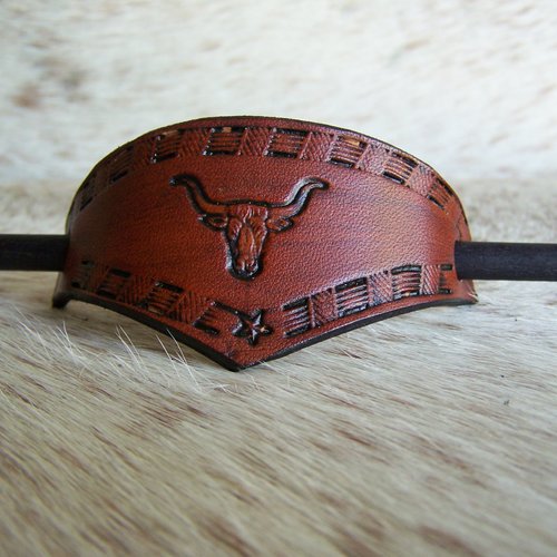 Barrette cuir marron décorée d'une tête de buffle, création française d'inspiration amérindien