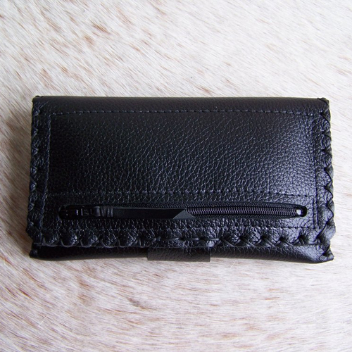 Blague à tabac en cuir noir, avec poche zippée pour filfre, création française