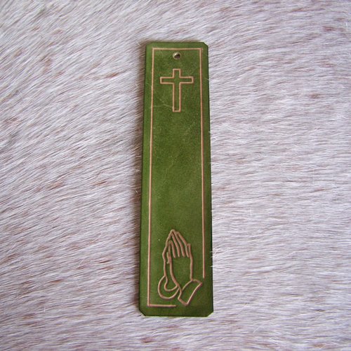 Marque page en cuir vert, "la priére", robuste et durable, inspiration religieuse