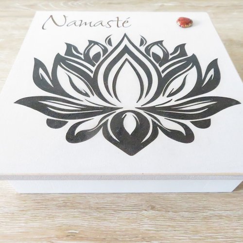 Boite en bois fleur de lotus