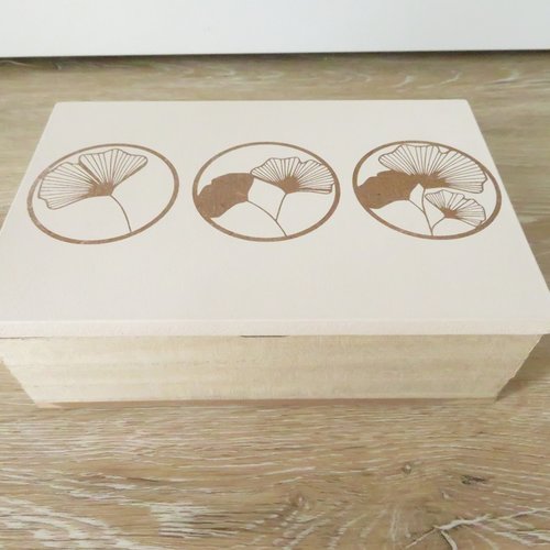 Boite en bois fleurs de ginkgo