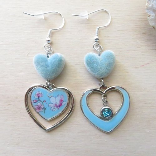 Boucles d’oreilles cœurs bleu turquoise clair avec fleurs