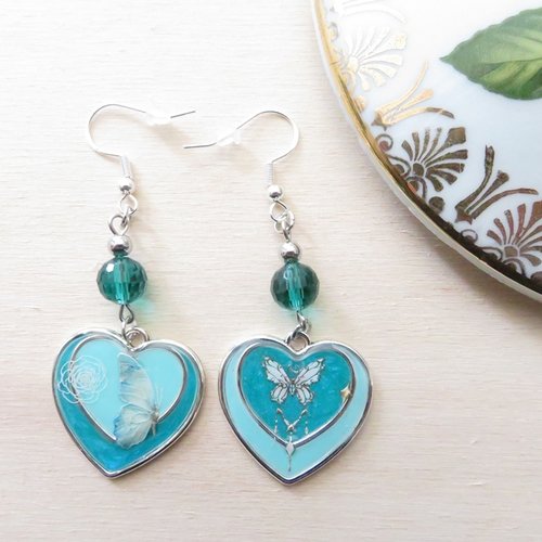 Boucles d’oreilles cœurs bleu vert et bleu pastel avec papillons
