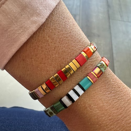 Lot de 2 bracelets élastiques multicolores en perles carrées – bracelets tila – style bohème tendance été plage