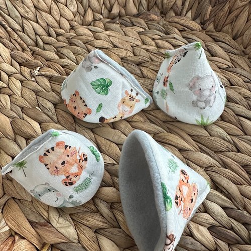 Tipi pipi bébé garçon motifs animaux savane – cône pare pipi lavable en coton – accessoire change bébé pratique et écologique