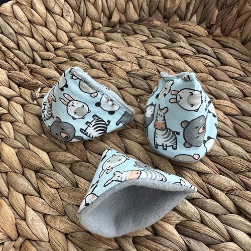 Tipi pipi bébé garçon motifs animaux savane – cône pare pipi lavable en coton – accessoire change bébé pratique et écologique