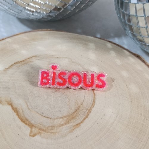 Broche bisous