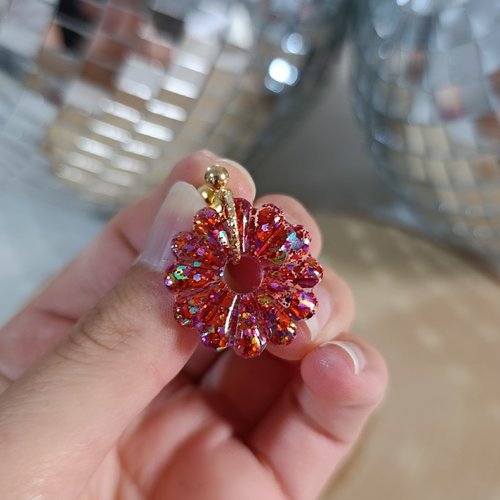 Boucles d'oreilles _ rouge multicolore _ petites fleurs
