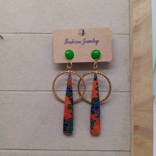 Boucle d'oreilles pendantes longues et originale en bois, papier et acier,