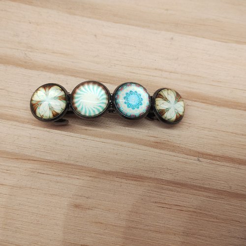 Barrette en laiton et cabochon en verre