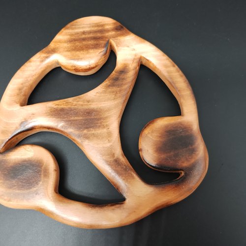 Dessous de plats triskèle en hêtre brulé