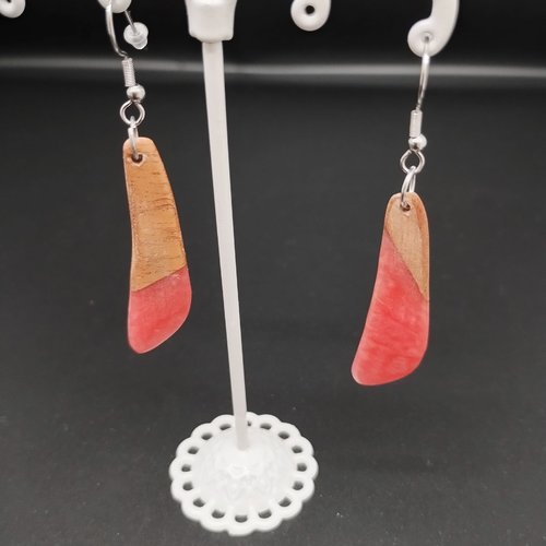 Boucles d'oreilles bois résine ( sipo/ rose)