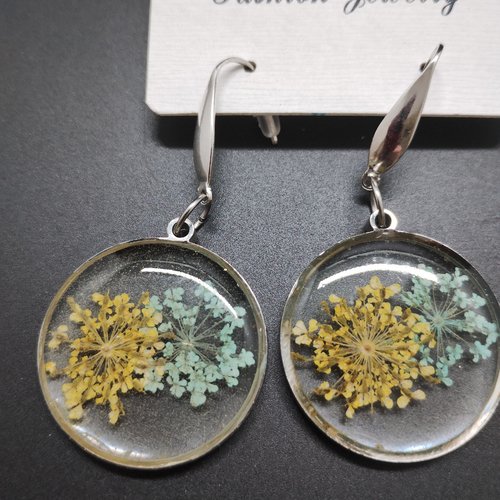 Boucles d'oreilles résine et fleurs
