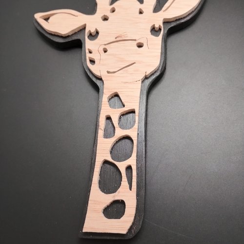 Tête de girafe en bois
