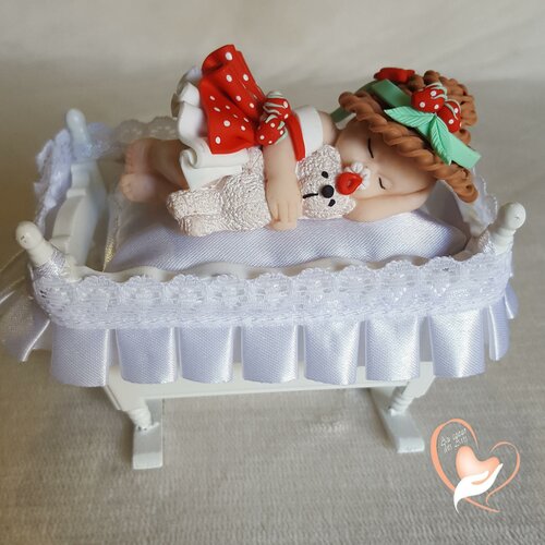 Marque place bébé fille fraise rouge et blanc baptême avec son ourson - au cœur des arts.