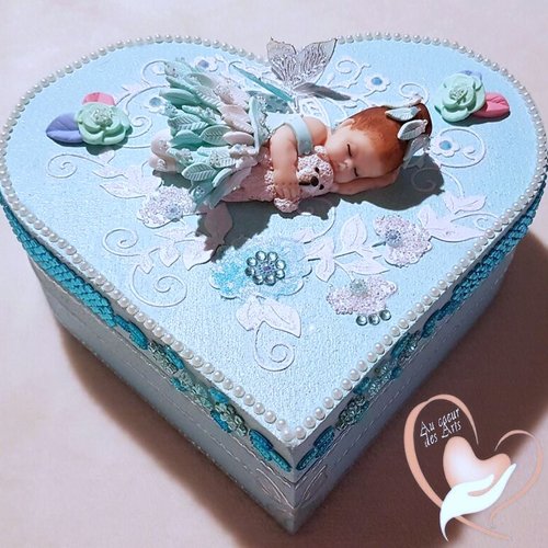 Boite de naissance bébé fille turquoise clair et blanc - au cœur de arts.