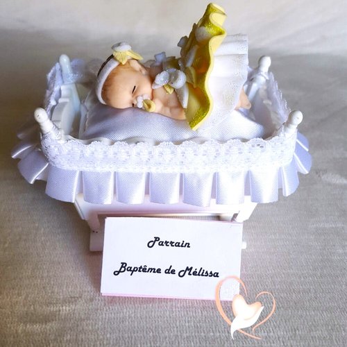 Marque place bébé fille jaune et blanc brillant baptême - au cœur des arts.
